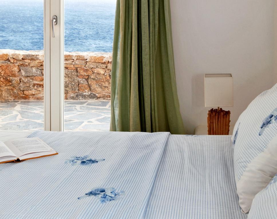 Villa Elia White