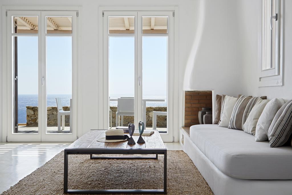 Villa Elia White