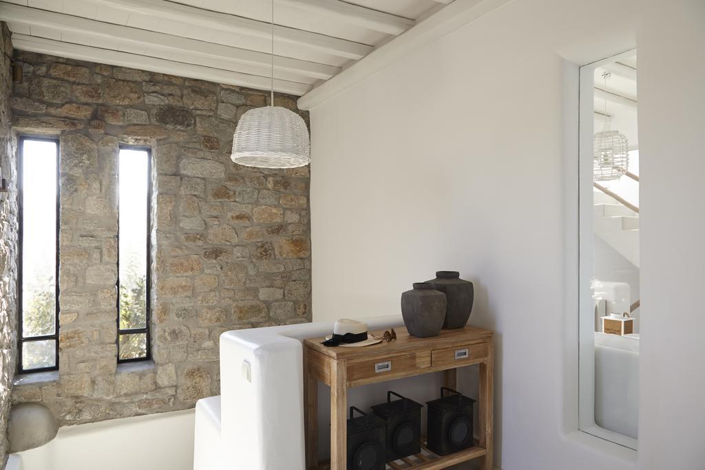 Villa Elia White