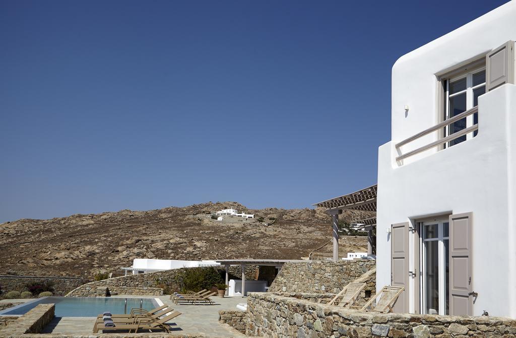 Villa Elia White