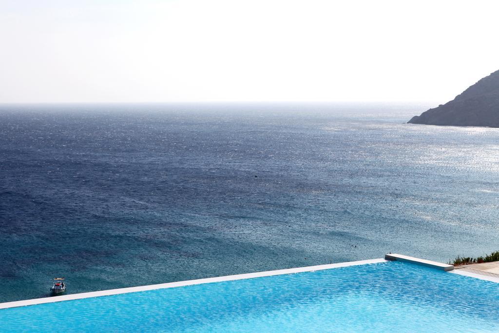 Villa Elia White